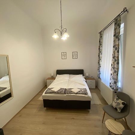 Rad-Var Apartmanhaz Eger Exteriör bild