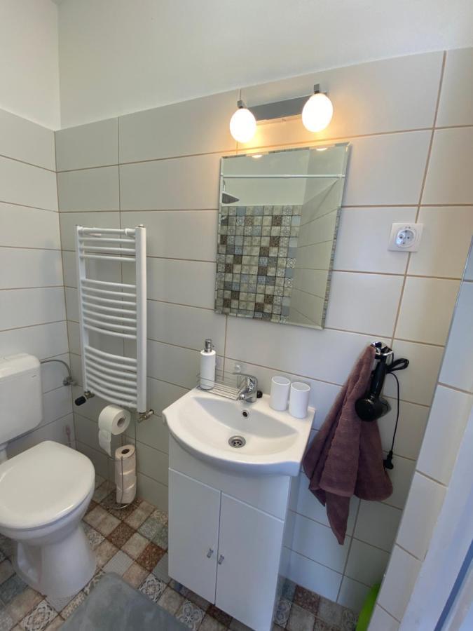 Rad-Var Apartmanhaz Eger Exteriör bild