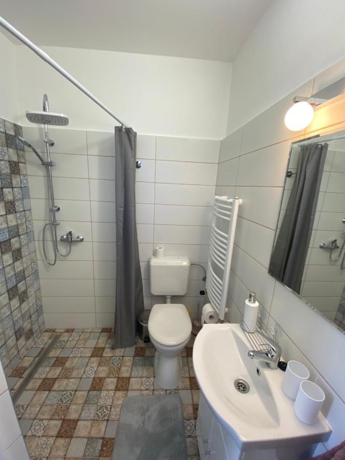 Rad-Var Apartmanhaz Eger Exteriör bild
