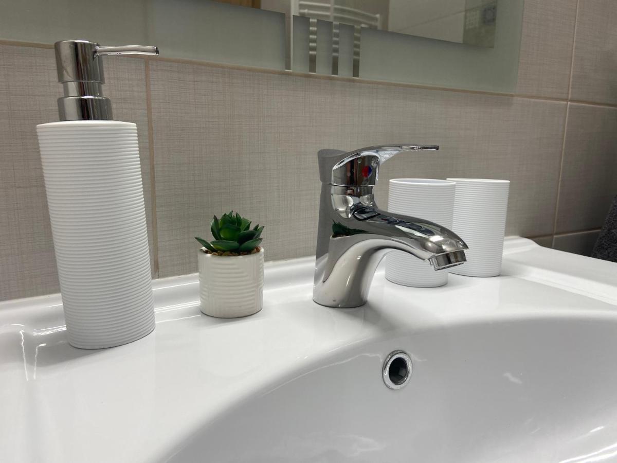 Rad-Var Apartmanhaz Eger Exteriör bild