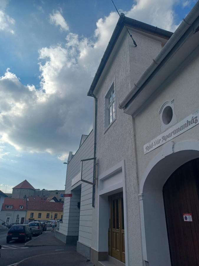 Rad-Var Apartmanhaz Eger Exteriör bild