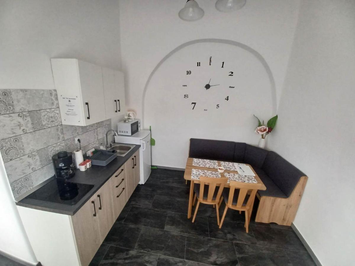 Rad-Var Apartmanhaz Eger Exteriör bild